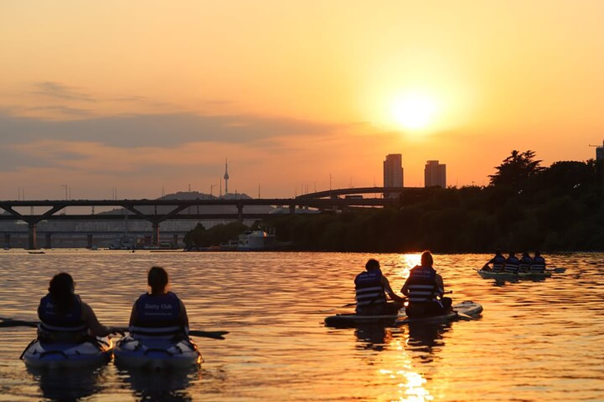 stand-up-paddle-board-sup-and-kayak-activities-in-han-river_1